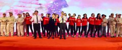 人生就是博集团总裁杨桂荣携全体员工给各人贺年啦
