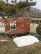 人生就是博集团是如作甚著名演员李媛媛打造名人艺术墓碑的？？？？？？