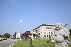 走进历史，，，，，，感受名人魅力|品味名人雕塑的奇异韵味