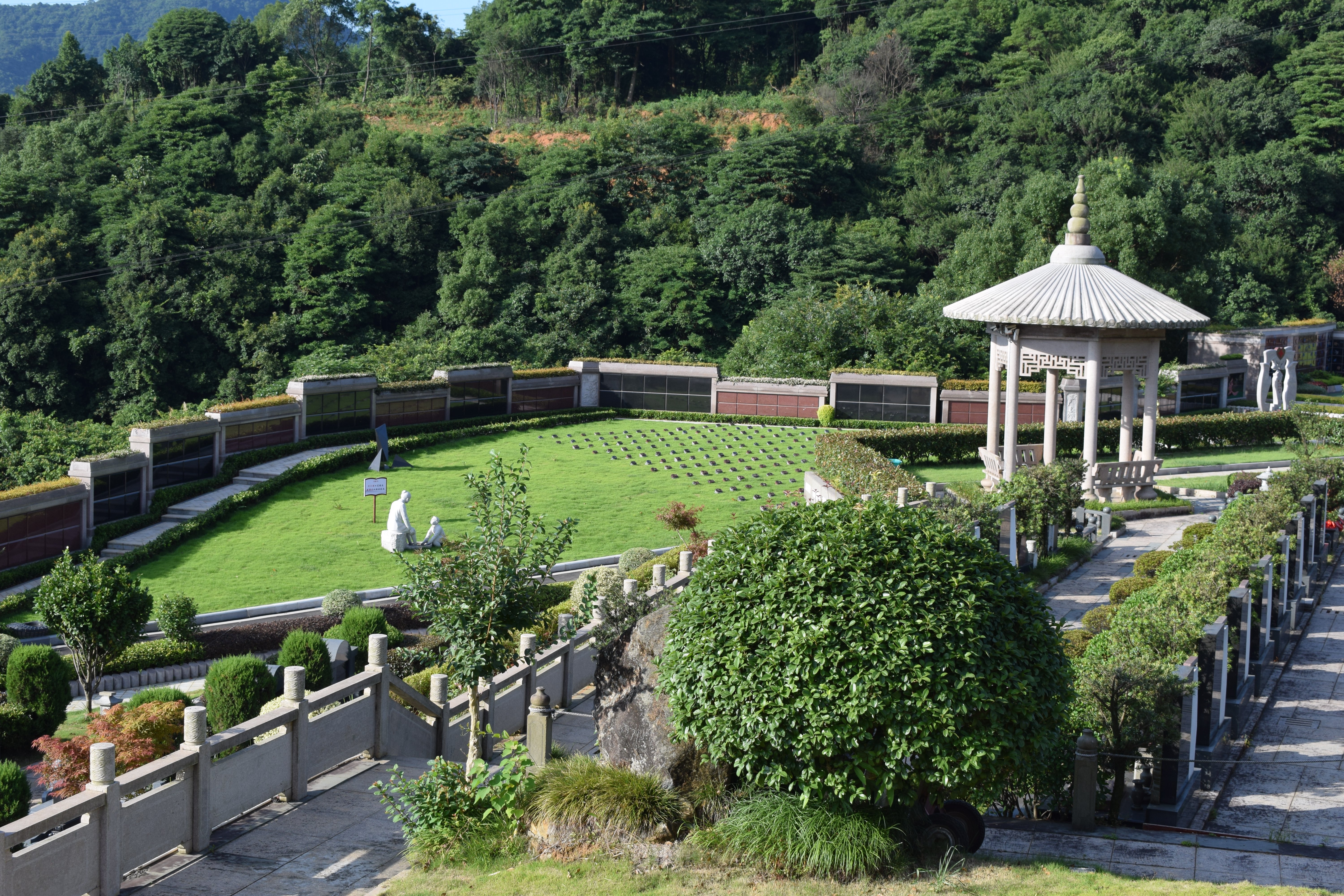 人生就是博引领公墓行业转型升级，，立异实践获社会普遍认可