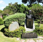 黎焕颐纪念碑：诗魂永驻，，，，，，岁月铭刻