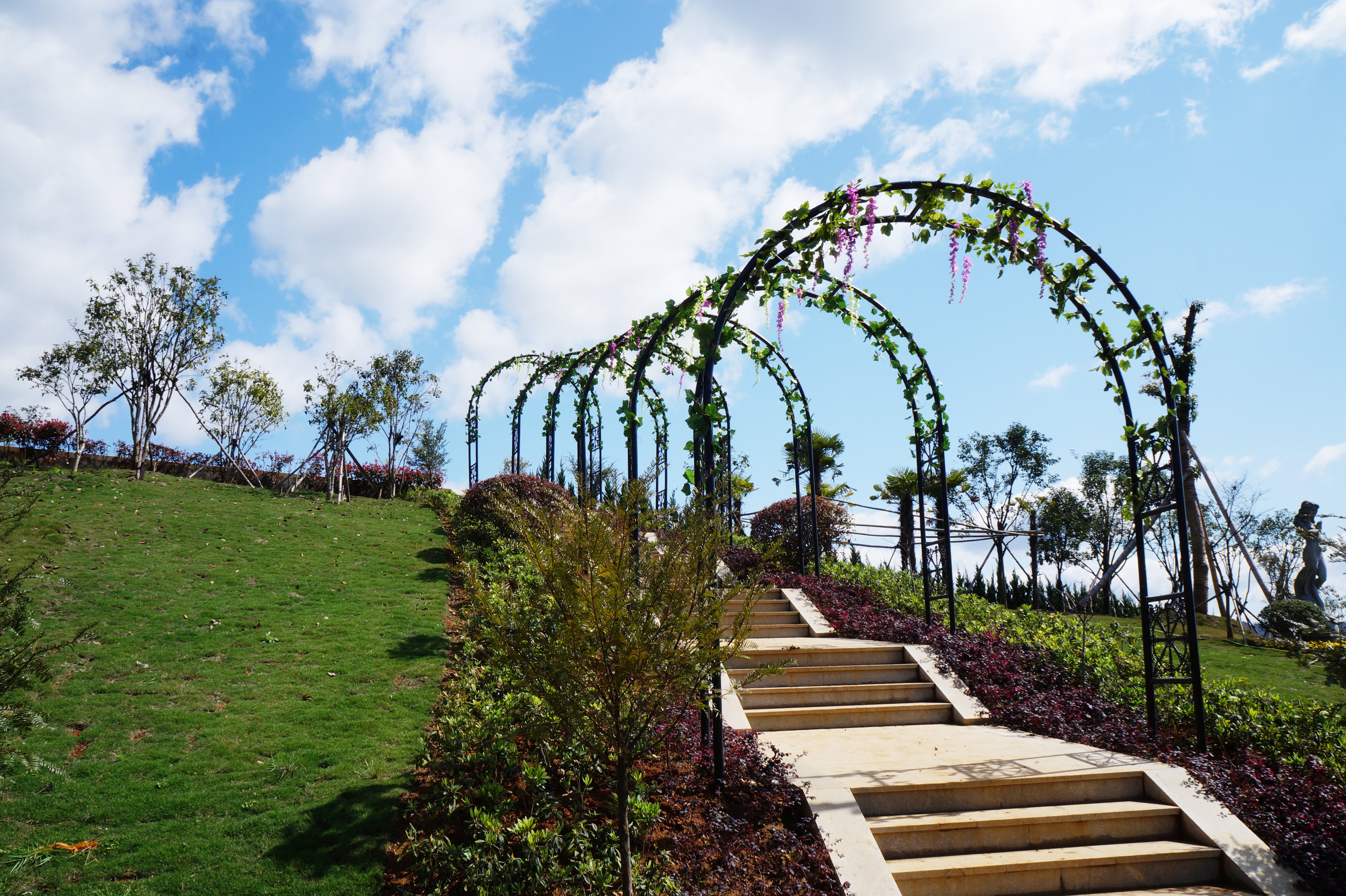 老旧公墓怎样刷新：以文化为魂，，，，，，融入现代都会